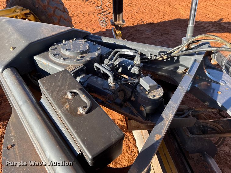 image for item ES5722 2019 John Deere 872GP motor grader