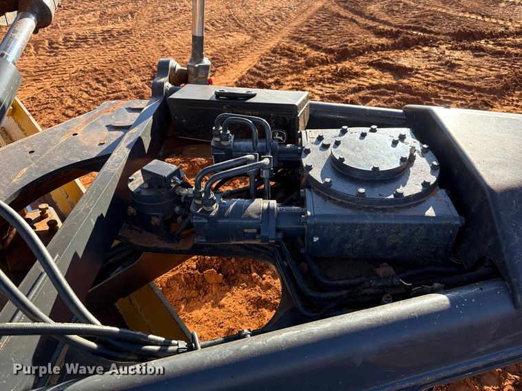 image for item ES5722 2019 John Deere 872GP motor grader