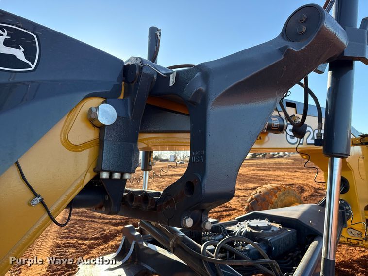 image for item ES5722 2019 John Deere 872GP motor grader