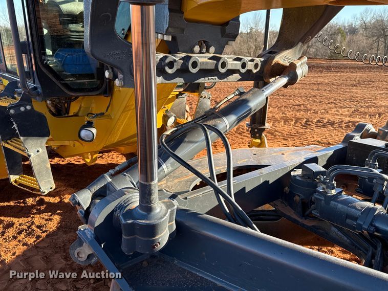 image for item ES5722 2019 John Deere 872GP motor grader