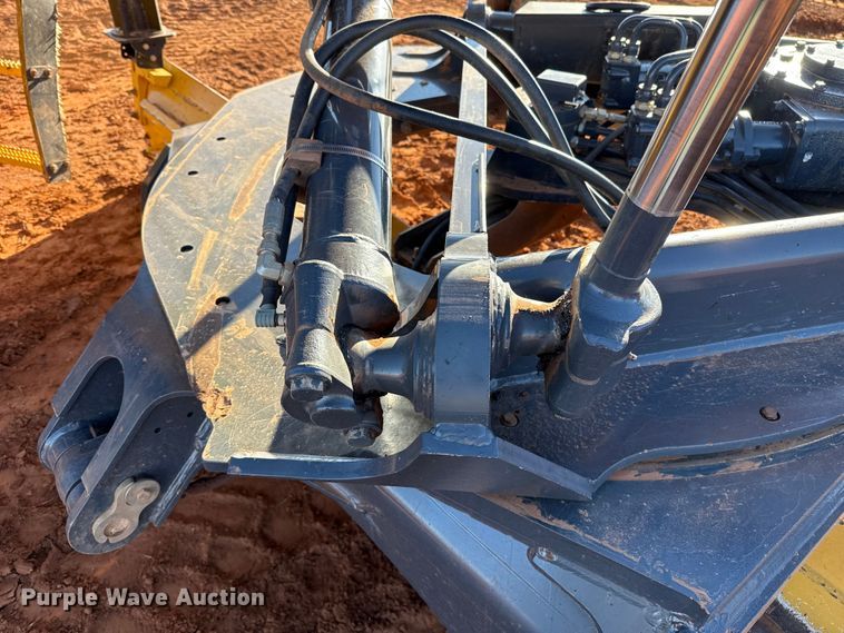 image for item ES5722 2019 John Deere 872GP motor grader