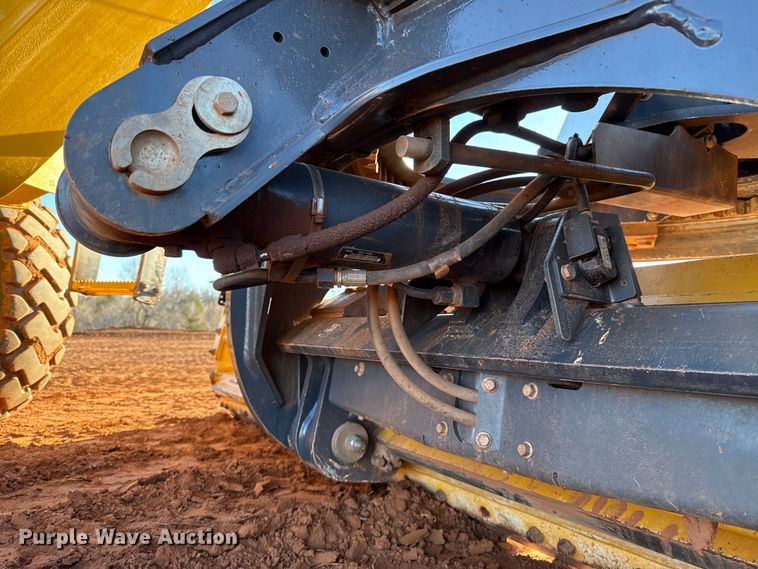 image for item ES5722 2019 John Deere 872GP motor grader