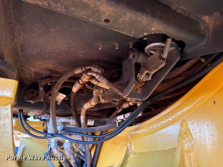 image for item ES5722 2019 John Deere 872GP motor grader