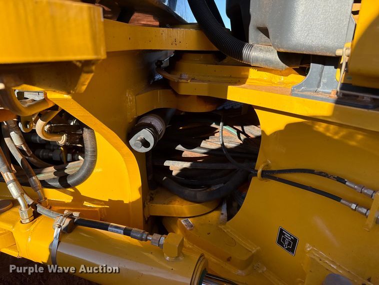 image for item ES5722 2019 John Deere 872GP motor grader