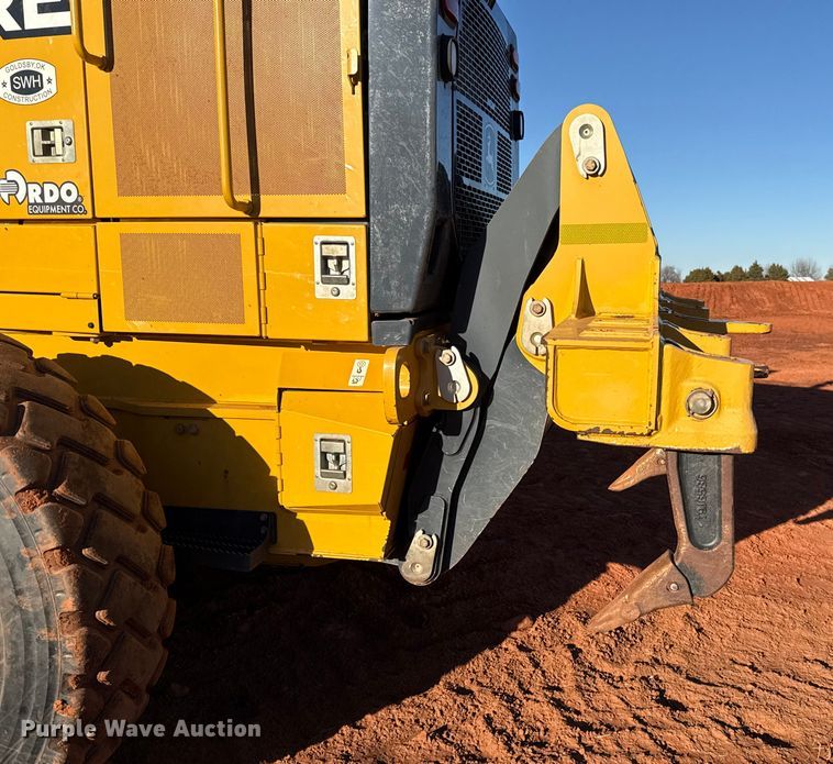 image for item ES5722 2019 John Deere 872GP motor grader