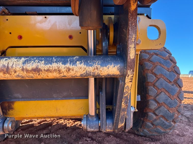 image for item ES5722 2019 John Deere 872GP motor grader