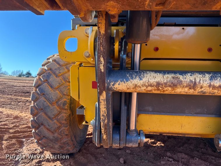 image for item ES5722 2019 John Deere 872GP motor grader