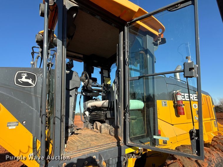 image for item ES5722 2019 John Deere 872GP motor grader