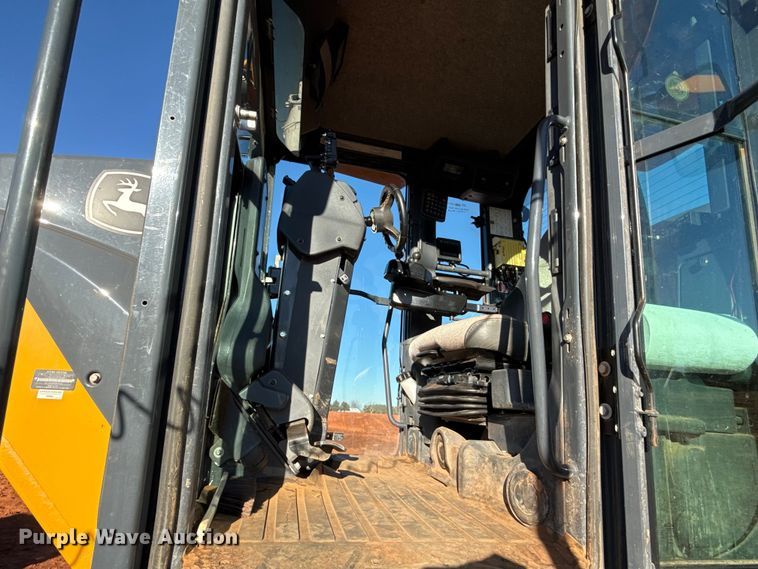 image for item ES5722 2019 John Deere 872GP motor grader