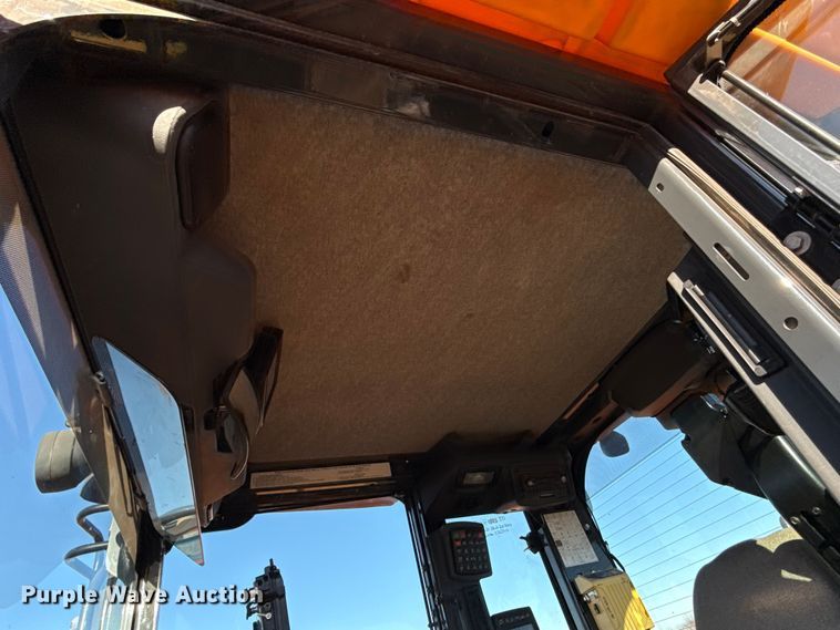 image for item ES5722 2019 John Deere 872GP motor grader