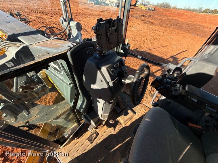 image for item ES5722 2019 John Deere 872GP motor grader