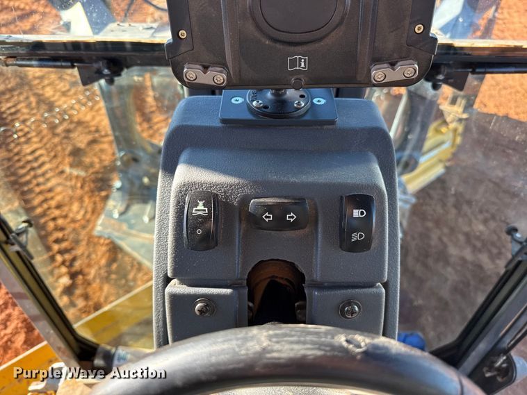 image for item ES5722 2019 John Deere 872GP motor grader