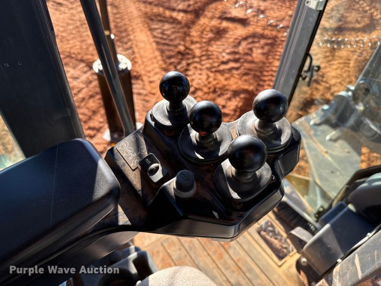 image for item ES5722 2019 John Deere 872GP motor grader