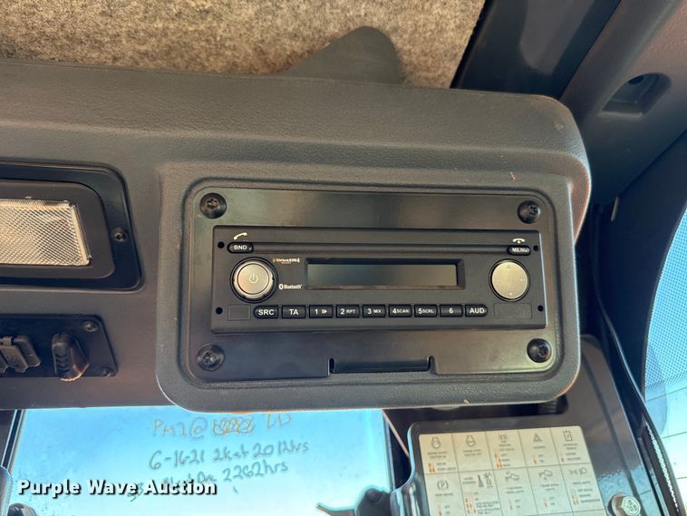 image for item ES5722 2019 John Deere 872GP motor grader