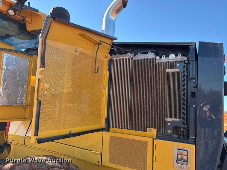 image for item ES5722 2019 John Deere 872GP motor grader