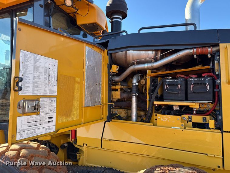 image for item ES5722 2019 John Deere 872GP motor grader