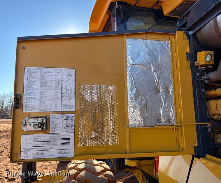 image for item ES5722 2019 John Deere 872GP motor grader