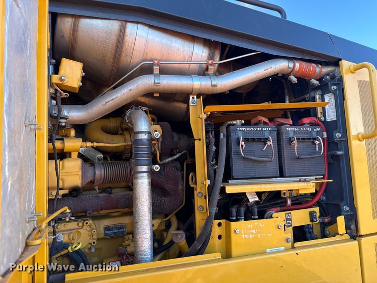 image for item ES5722 2019 John Deere 872GP motor grader