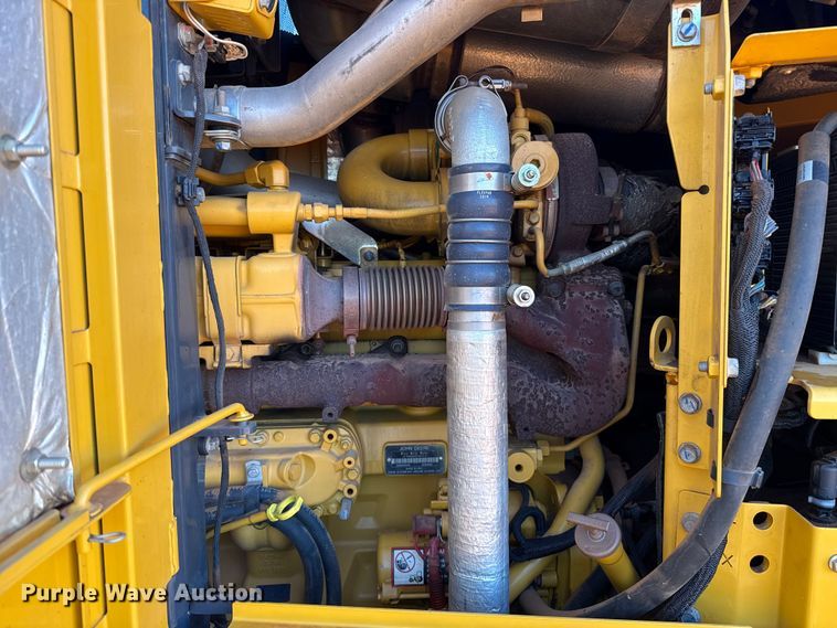 image for item ES5722 2019 John Deere 872GP motor grader