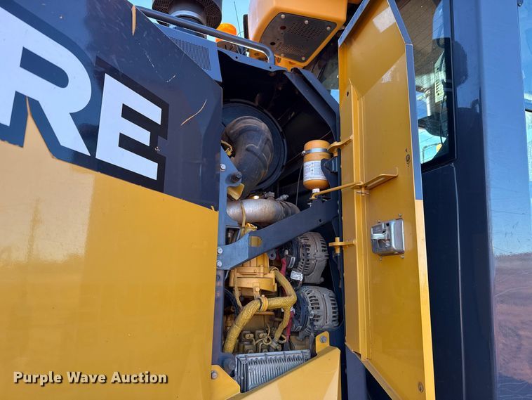 image for item ES5722 2019 John Deere 872GP motor grader