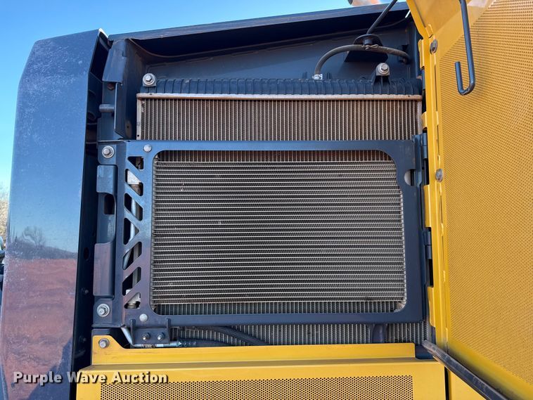 image for item ES5722 2019 John Deere 872GP motor grader