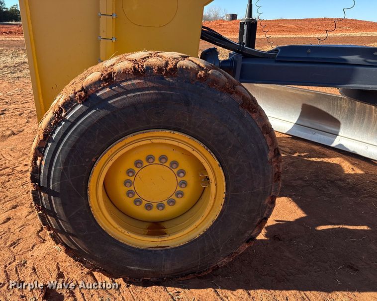 image for item ES5722 2019 John Deere 872GP motor grader