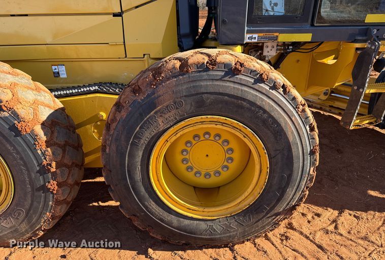 image for item ES5722 2019 John Deere 872GP motor grader