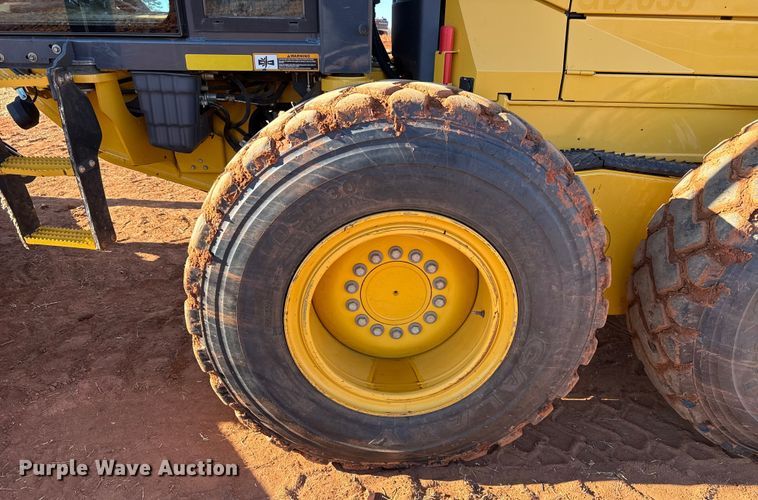 image for item ES5722 2019 John Deere 872GP motor grader