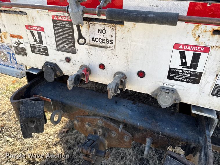 image for item ES5724 2019 Freightliner M2106 bucket truck