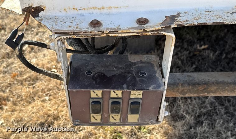 image for item ES5724 2019 Freightliner M2106 bucket truck