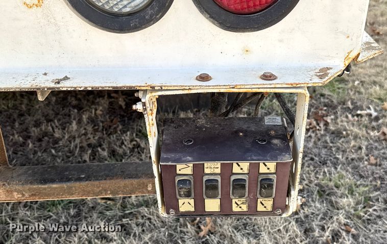 image for item ES5724 2019 Freightliner M2106 bucket truck