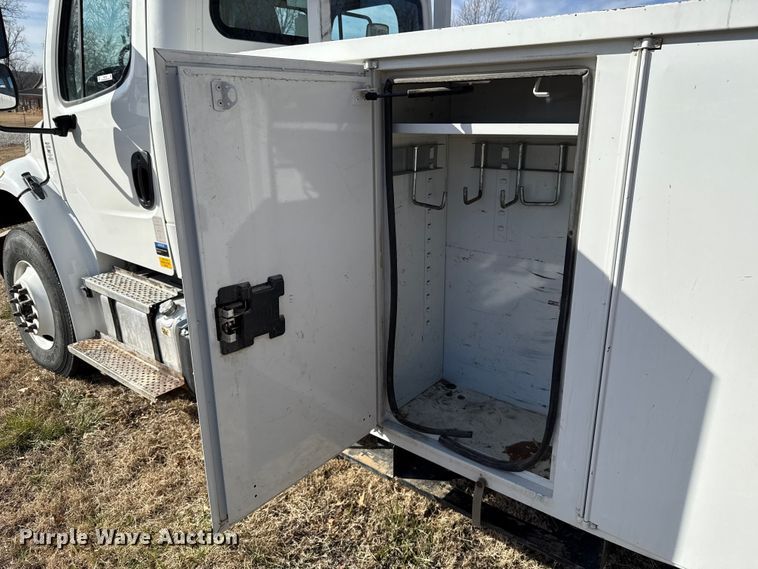 image for item ES5724 2019 Freightliner M2106 bucket truck