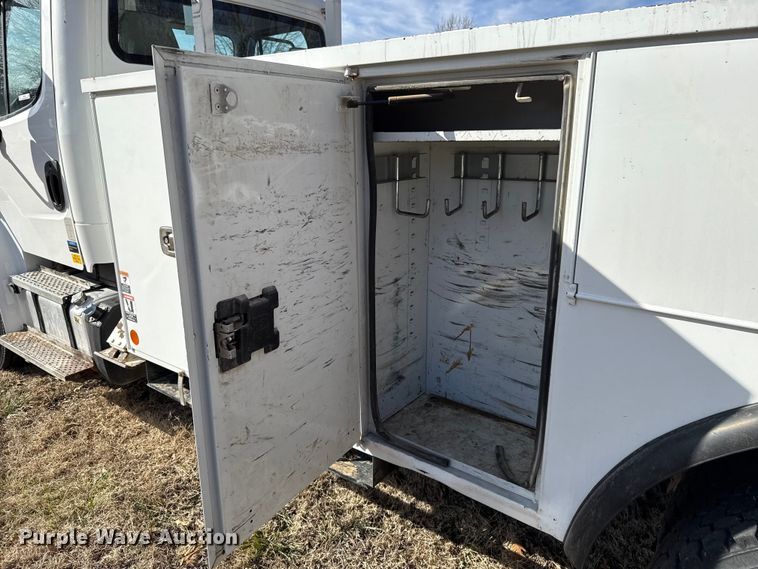 image for item ES5724 2019 Freightliner M2106 bucket truck