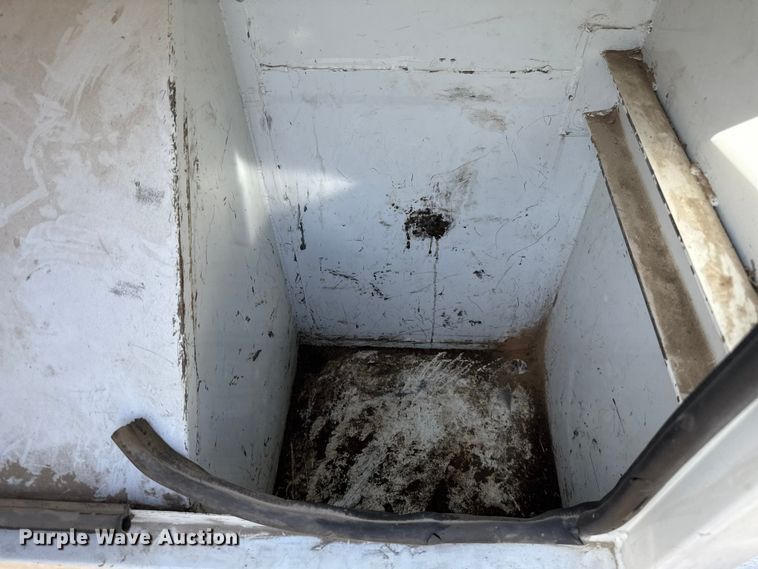 image for item ES5724 2019 Freightliner M2106 bucket truck