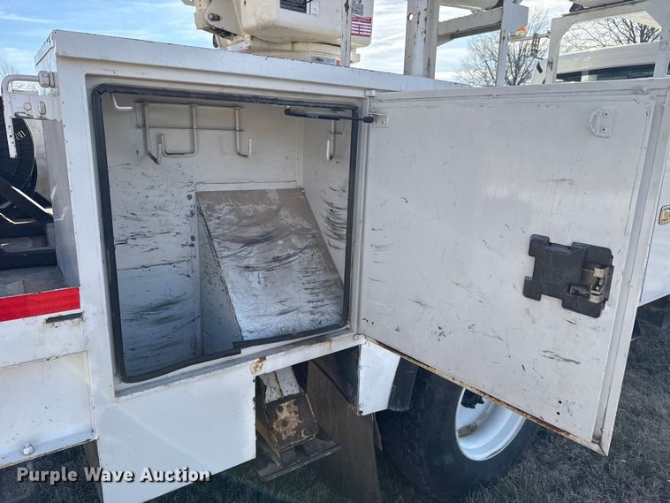 image for item ES5724 2019 Freightliner M2106 bucket truck