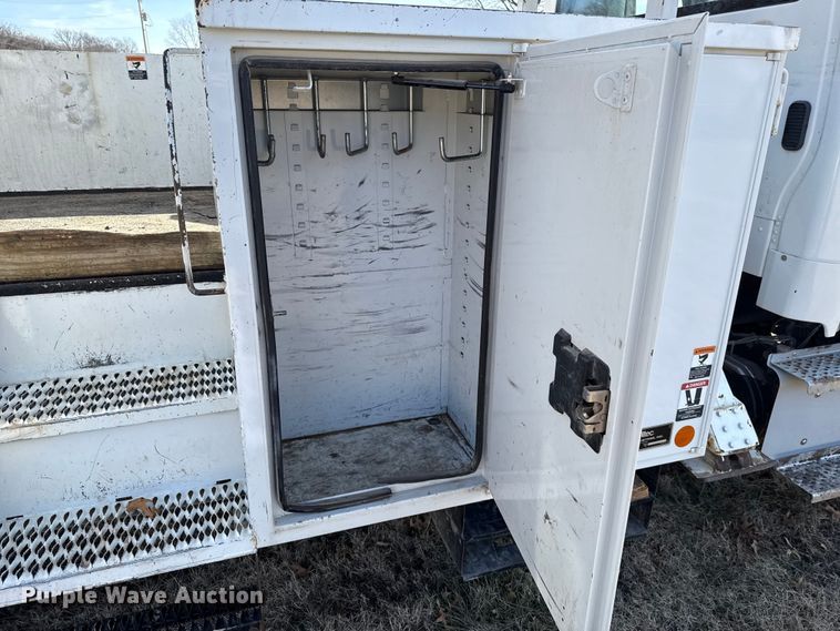 image for item ES5724 2019 Freightliner M2106 bucket truck