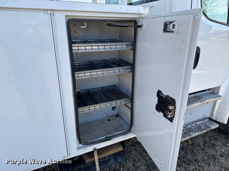 image for item ES5724 2019 Freightliner M2106 bucket truck