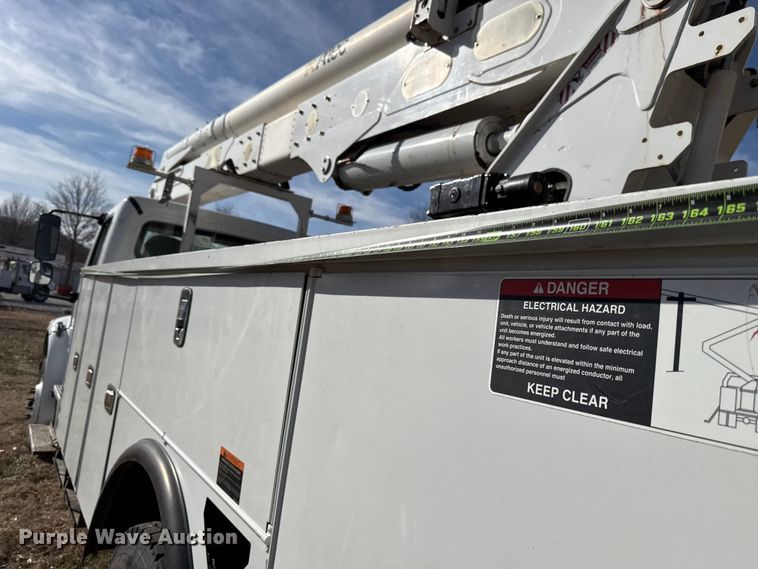 image for item ES5724 2019 Freightliner M2106 bucket truck