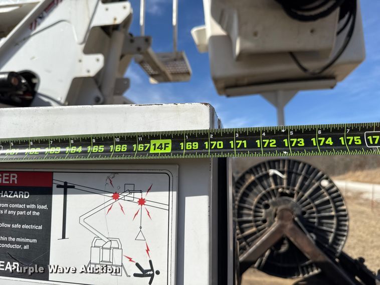 image for item ES5724 2019 Freightliner M2106 bucket truck