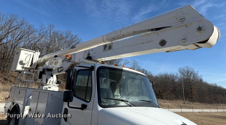 image for item ES5724 2019 Freightliner M2106 bucket truck