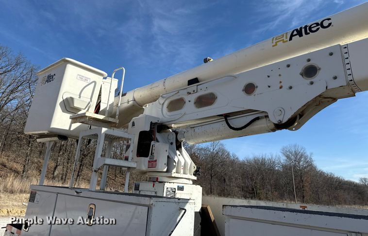 image for item ES5724 2019 Freightliner M2106 bucket truck