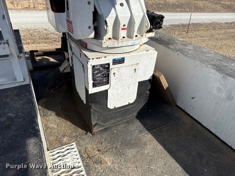 image for item ES5724 2019 Freightliner M2106 bucket truck