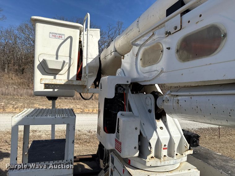 image for item ES5724 2019 Freightliner M2106 bucket truck