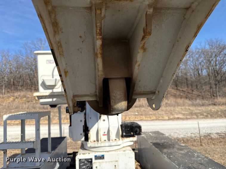 image for item ES5724 2019 Freightliner M2106 bucket truck