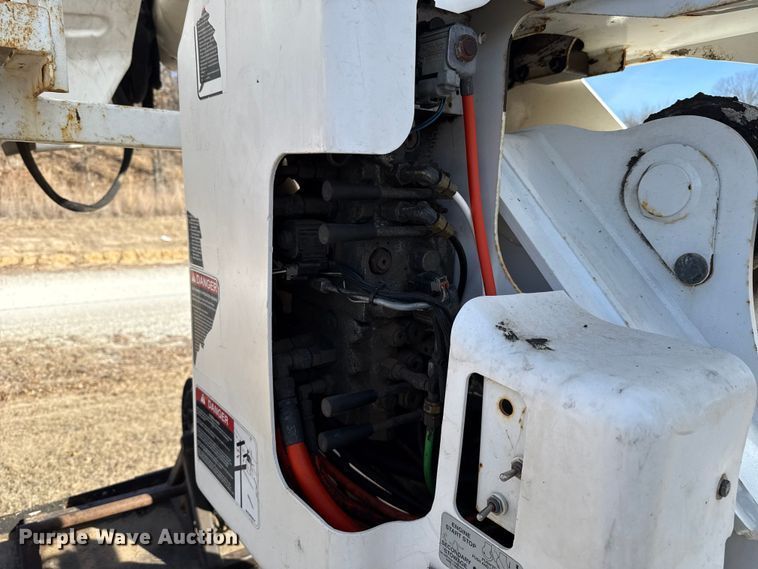 image for item ES5724 2019 Freightliner M2106 bucket truck