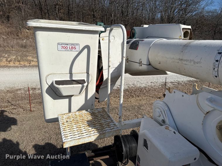 image for item ES5724 2019 Freightliner M2106 bucket truck