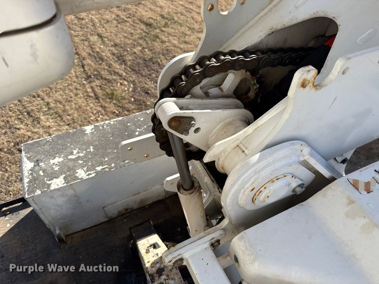 image for item ES5724 2019 Freightliner M2106 bucket truck