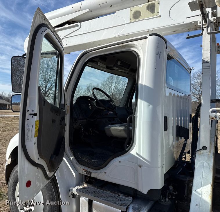 image for item ES5724 2019 Freightliner M2106 bucket truck