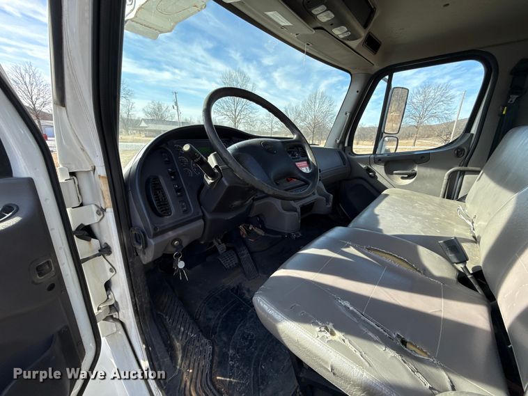 image for item ES5724 2019 Freightliner M2106 bucket truck