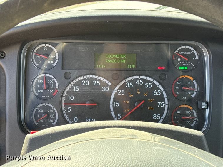 image for item ES5724 2019 Freightliner M2106 bucket truck